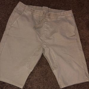bullhead men’s tan shorts
